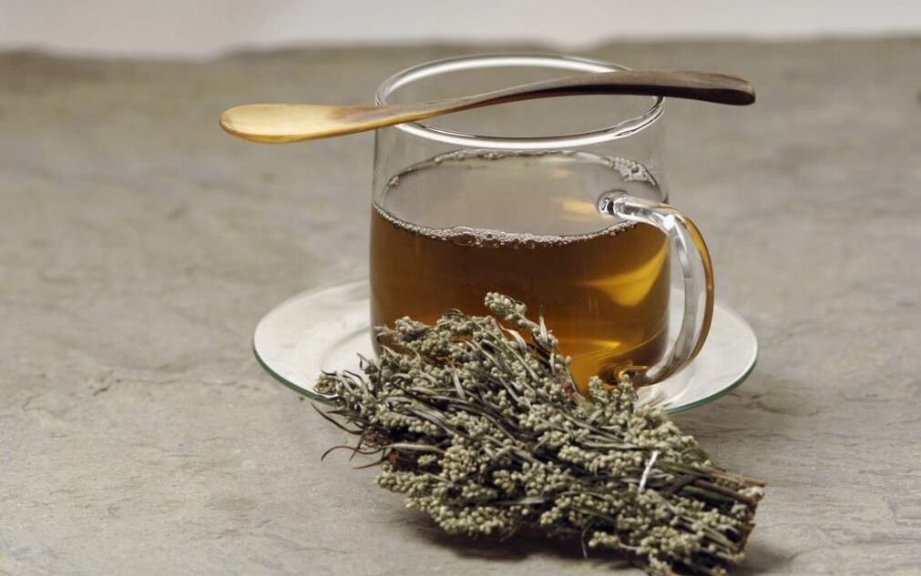 Wermut-Infusion gegen Parasiten im Körper